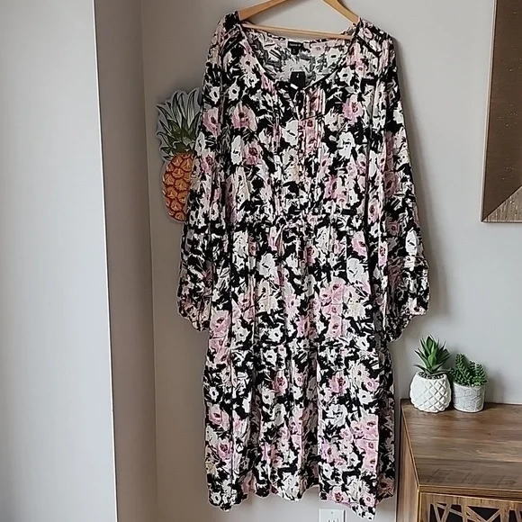 Torrid - Midi Swiss Dot Pleat Long Sleeve Dress in Brushstroke Multi Floral‌‌‌ - Picture 2 of 13